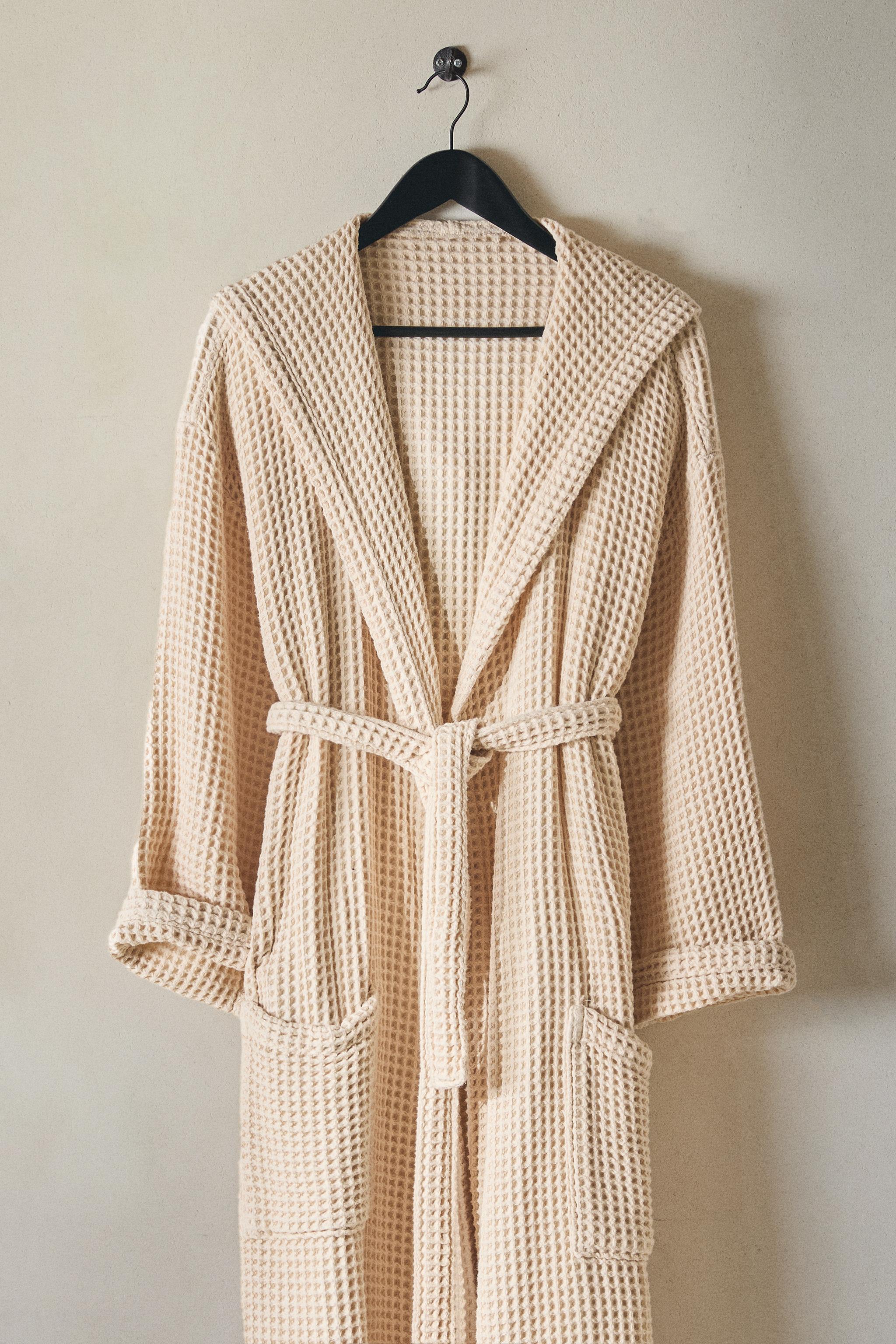 COTTON WAFFLE-KNIT BATHROBE